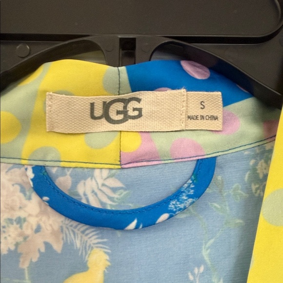UGG Blue Floral Chinoiserie Robe Kimono with Yellow, Pink and green Accents - Picture 5 of 5